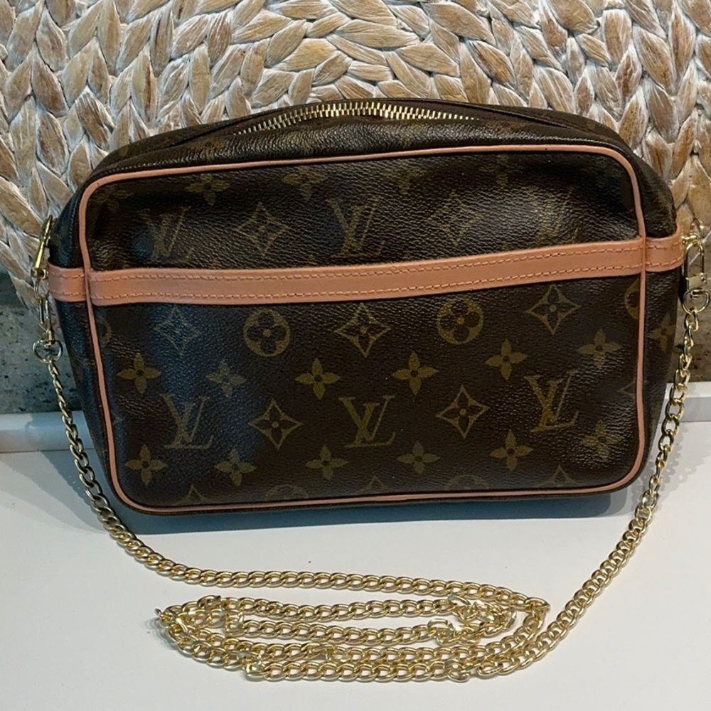 LOUIS VUITTON Mono Compiegne 23 Crossbody With Chain Strap - Picture 2 of 8
